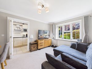 LIVING ROOM- click for photo gallery